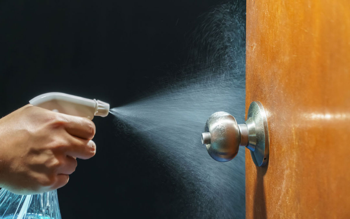 How-to-clean-doorknobs-and-handles